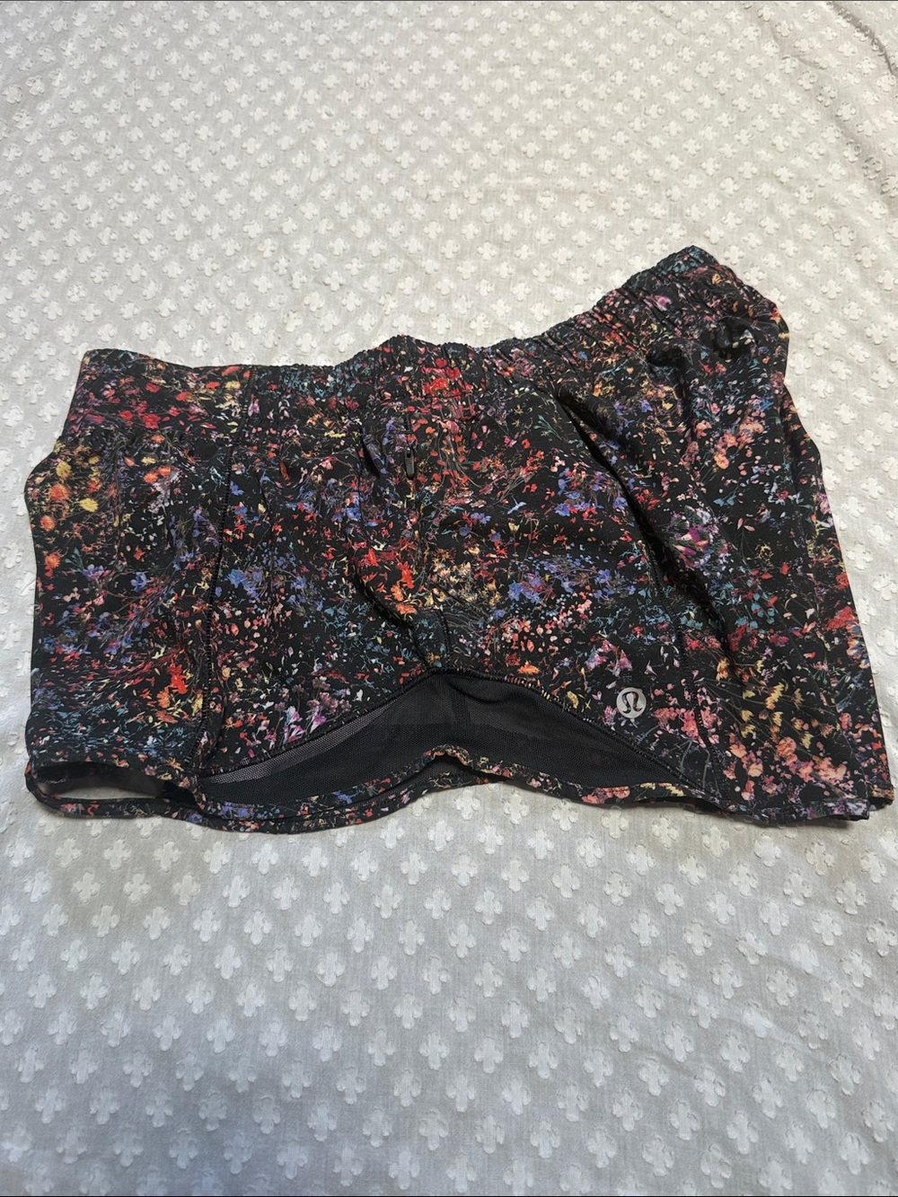 Lululemon black floral hotty hot shorts - Picture 4 of 9